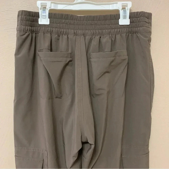Athleta Chelsea Cargo Lined Pant in Brown Size 6 - Picture 9 of 12
